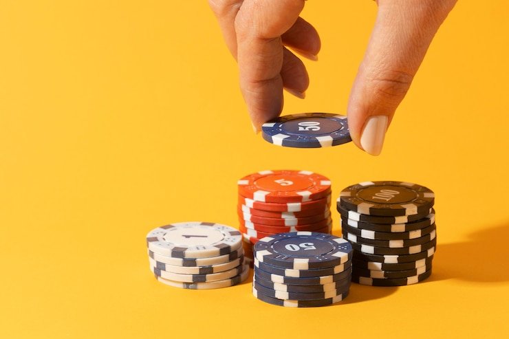 Permainan live-dealer dan slot tersedia di aplikasi mobile batik138